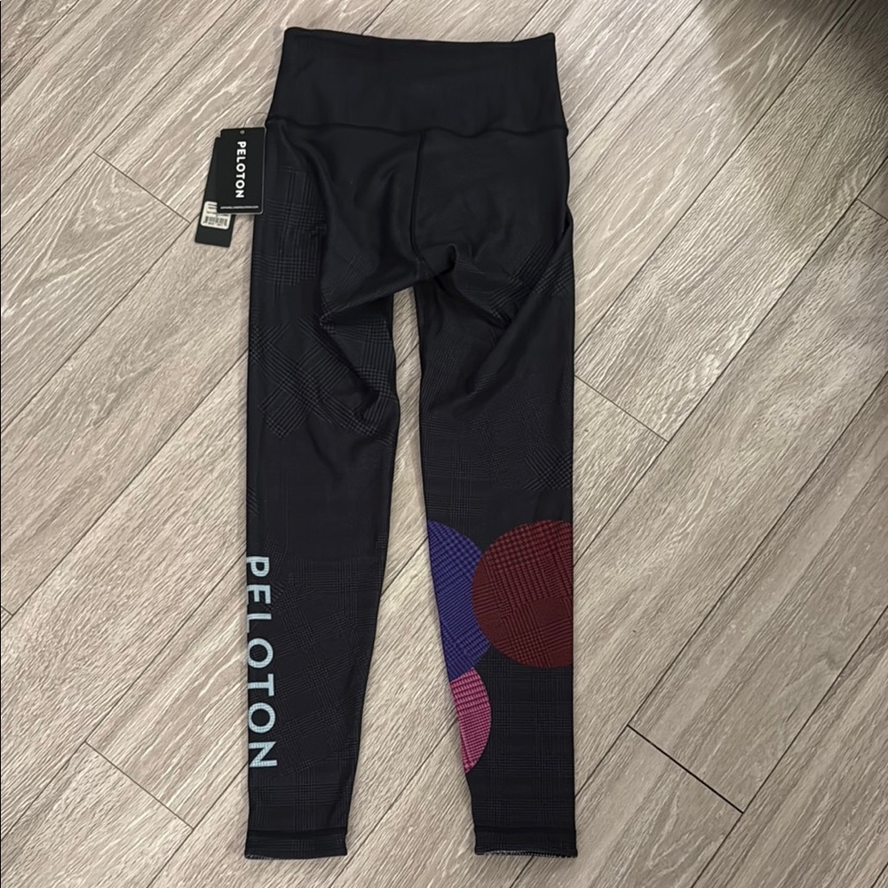 Peloton/WITH collab reversible Topsy turvy high waist legging